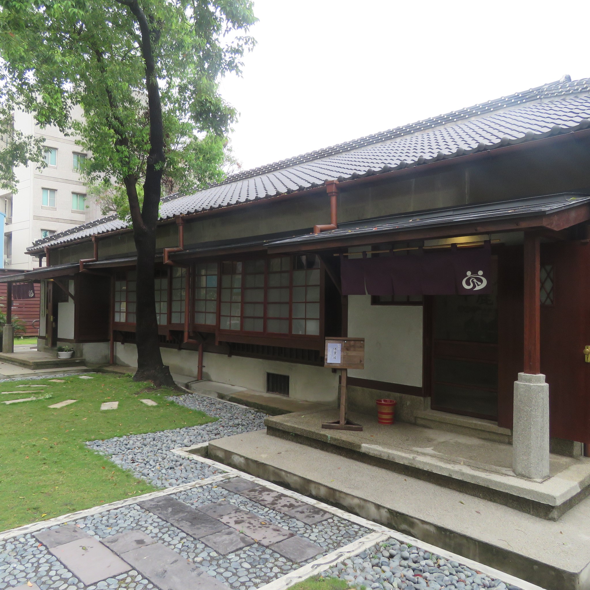 Former Tainan State Agricultural Test Site dormitory group C-type official residence building B(原臺南州立農事試驗場宿舍群丙種官舍B棟)